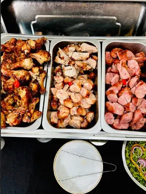 Rechaud de Frango, Porco e Linguiça Grelhada