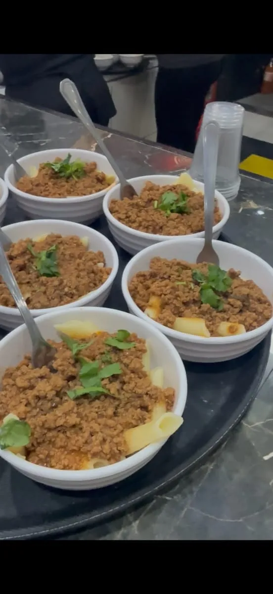 Buffet tradicional servido em evento do Buffet Big House